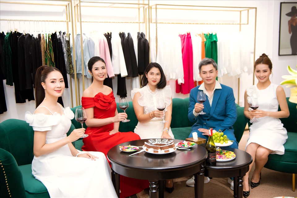 Giám đốc sáng tạo Nam Trung từ TPHCM ra Hà Nội làm khách mời đặc biệt tại sự kiện thời trang. Ảnh: Vũ Toàn