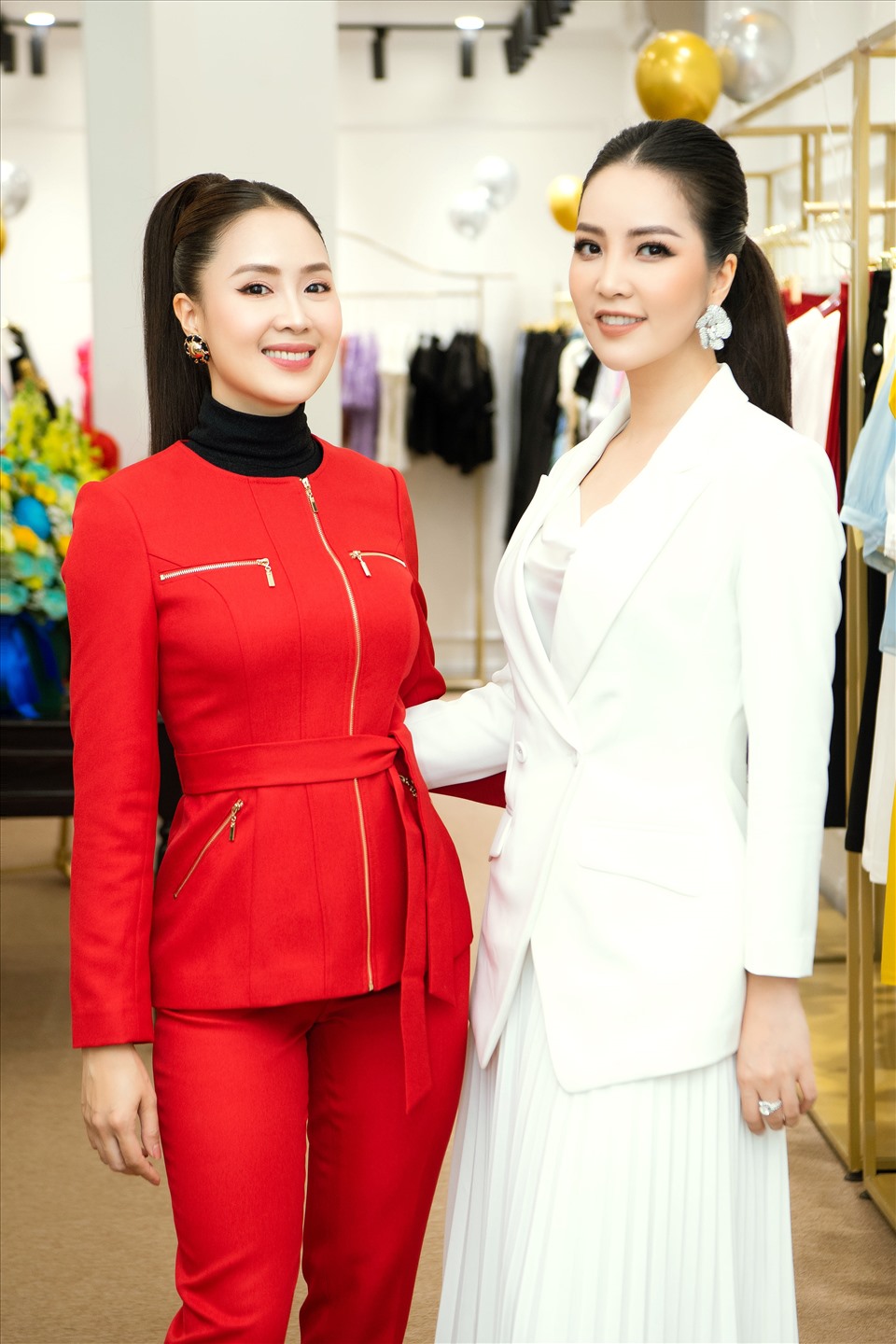 Nữ diễn viên Hồng Diễm hội ngộ với Á hậu Thụy Vân tại sự kiện tổ chức ở Hà Nội. Ảnh: Vũ Toàn