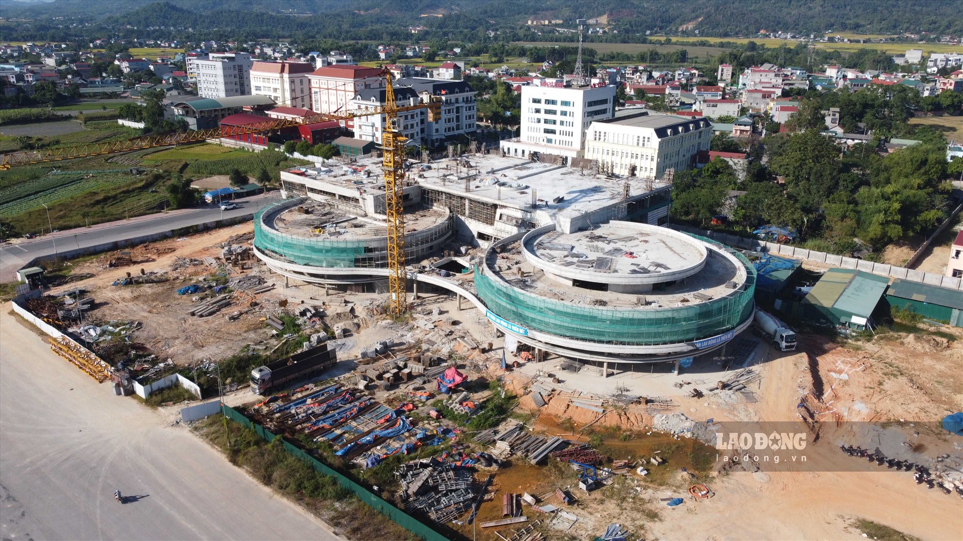 Dự án Bảo tàng tỉnh Cao Bằng có tổng diện tích sử dụng 2,2 ha, với kinh phí đầu tư 376 tỷ đồng. Công trình được khởi công xây dựng từ tháng 10.2021 và dự kiến hoàn thành vào cuối tháng 2.2023 do Ban Quản lý dự án đầu tư và xây dựng tỉnh Cao Bằng làm chủ đầu tư.