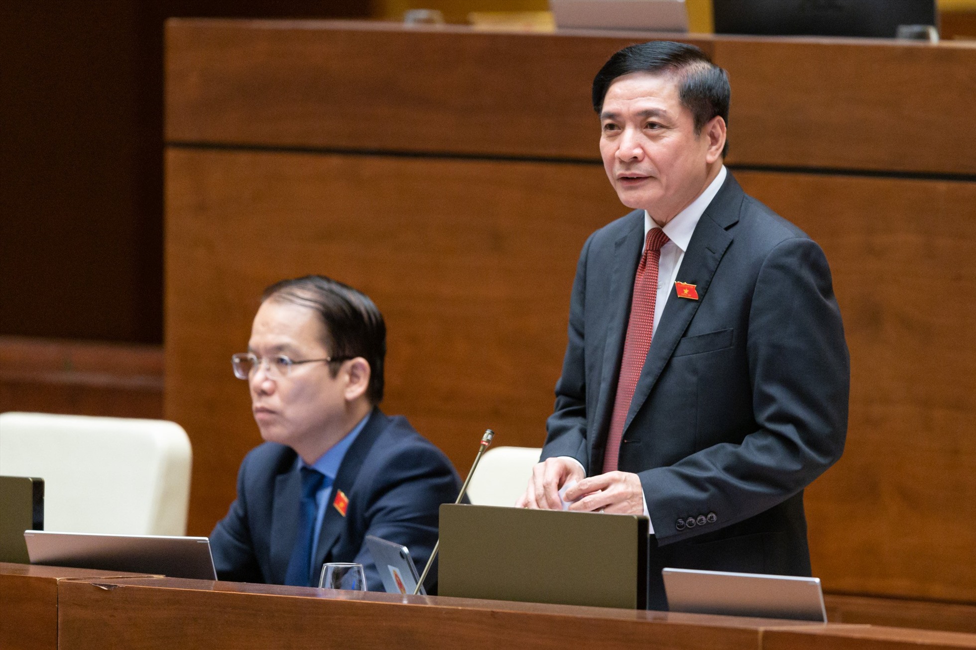 Ông Bùi Văn Cường – Trưởng Ban soạn thảo giải trình làm rõ một số nội dung đại biểu Quốc hội quan tâm