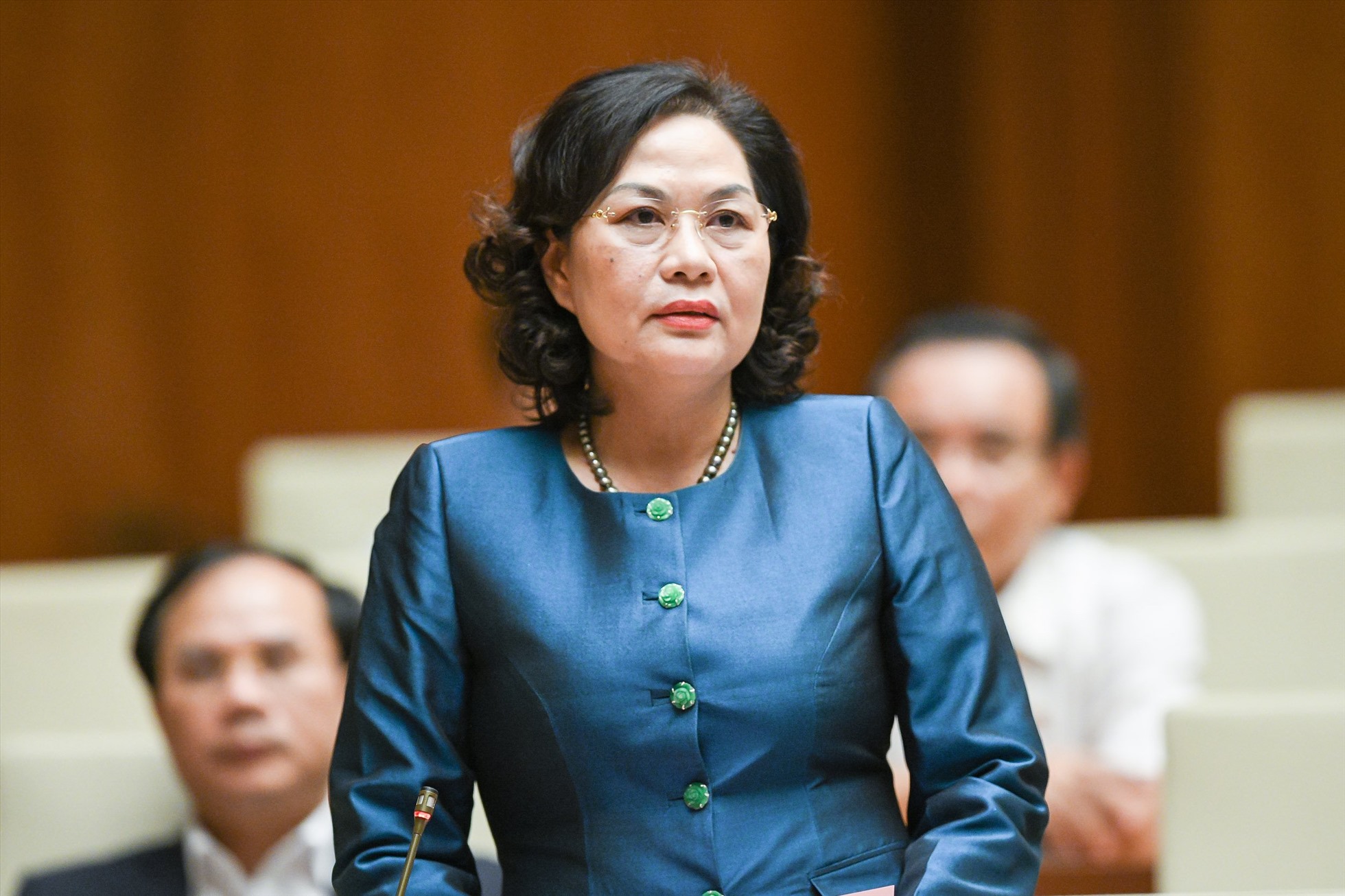Thống đốc Ngân hàng Nhà nước Việt Nam Nguyễn Thị Hồng làm rõ một số nội dung đại biểu quan tâm.