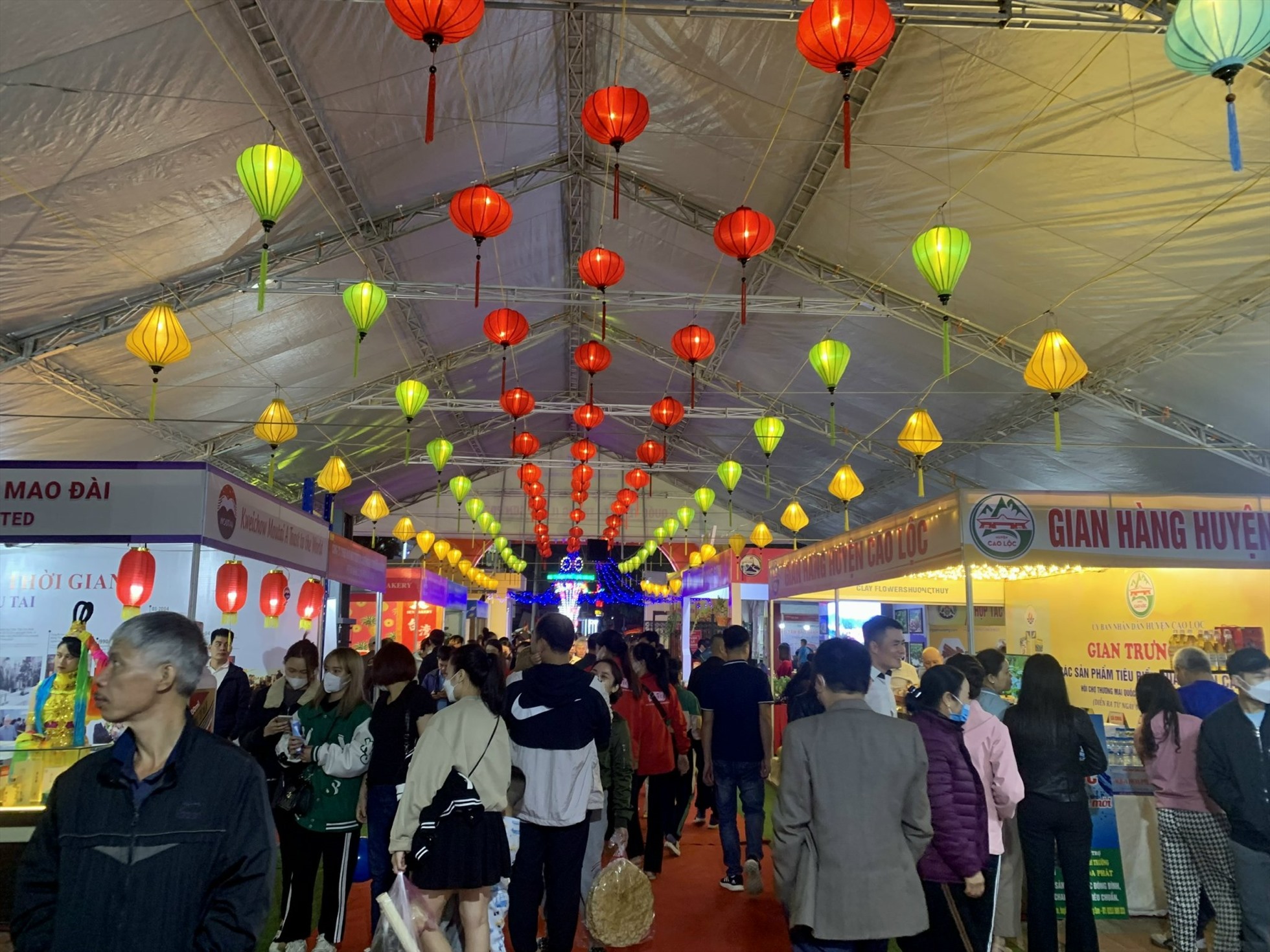 Tối 2.11, tại trung tâm Hội chợ thương mại Lạng Sơn (Số 2A, đường Tam Thanh, phường Tam Thanh, thành phố Lạng Sơn, tỉnh Lạng Sơn) đã diễn ra lễ khai mạc Hội chợ thương mại quốc tế Việt - Trung 2022.