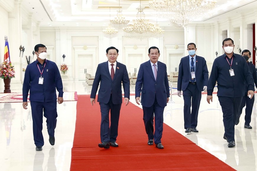 Đây là chuyến thăm chính thức Vương quốc Campuchia đầu tiên của Chủ tịch Quốc hội Vương Đình Huệ trên cương vị Chủ tịch Quốc hội Việt Nam. Ảnh: TTXVN