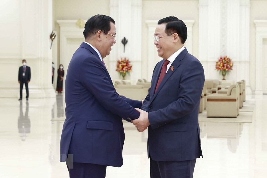 Trong những năm qua, quan hệ chính trị Việt Nam - Campuchia được duy trì, giữ vai trò nòng cốt trong quan hệ hai nước. Ảnh: TTXVN