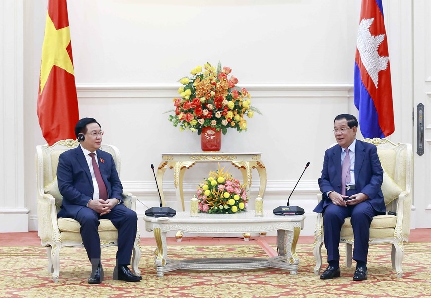 Chuyến thăm của Chủ tịch Quốc hội Vương Đình Huệ diễn ra theo lời mời của Chủ tịch Quốc hội Vương quốc Campuchia, Chủ tịch Hội đồng Liên Nghị viện các quốc gia Đông Nam Á (AIPA) Samdech Heng Samrin. Ảnh: TTXVN