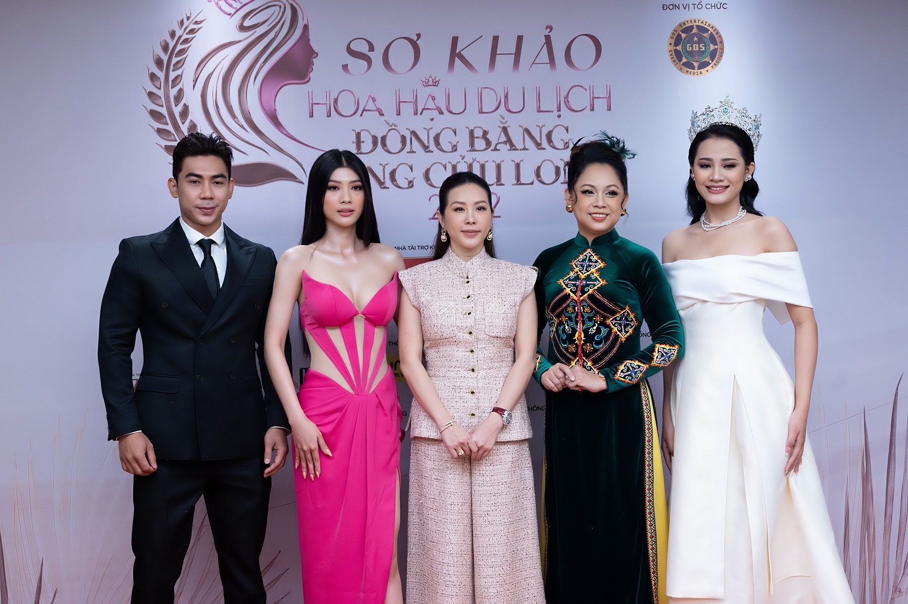 Dàn giám khảo cuộc thi. Ảnh: Ban tổ chức.