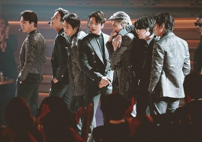 Hình ảnh BTS trình diễn tại lễ trao giải âm nhạc lớn bậc nhất thế giới Grammy. Ảnh: AFP