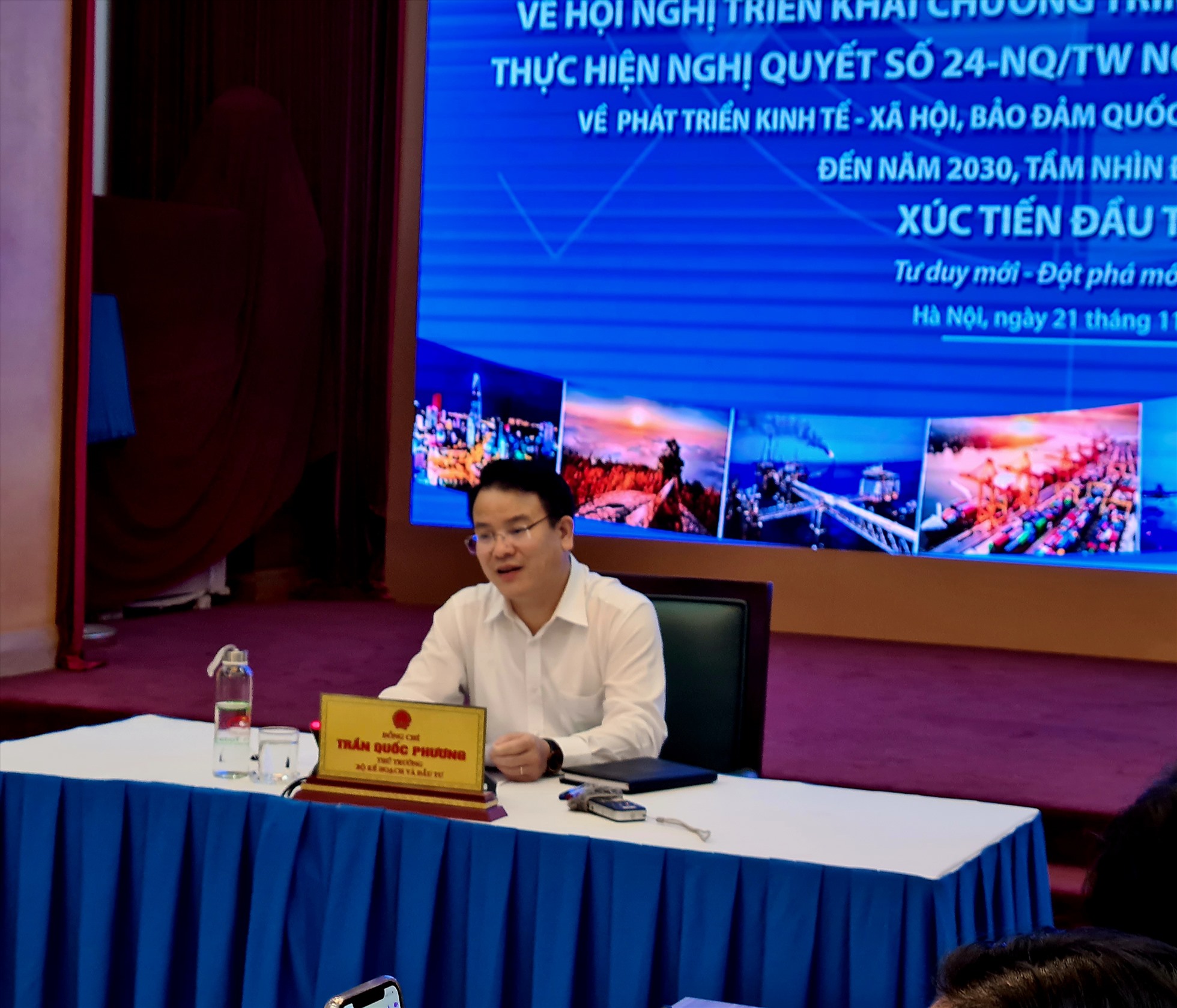 Thứ trưởng Trần Quốc Phương thông tin về phát triển vùng Đông Nam Bộ. Ảnh: Vũ Long