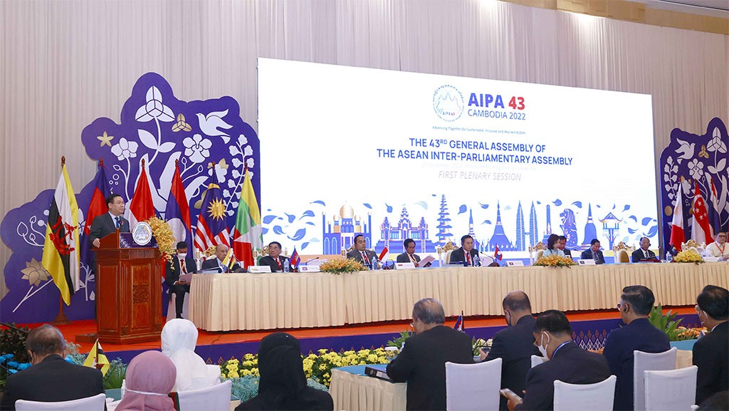Chủ tịch Quốc hội Vương Đình Huệ phát biểu tại Phiên họp toàn thể thứ nhất AIPA-43. Ảnh: TTXVN