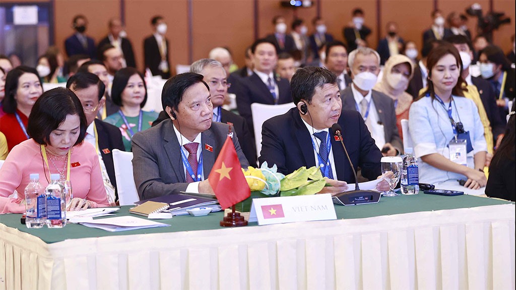 Phó Chủ tịch Quốc hội Nguyễn Khắc Định cùng Đoàn đại biểu Quốc hội Việt Nam dự phiên họp. Ảnh: TTXVN