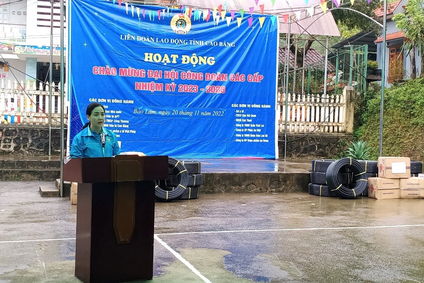Bà Lý Thị Huệ - Chủ tịch LĐLĐ tỉnh Cao Bằng phát biểu tại Chương trình.