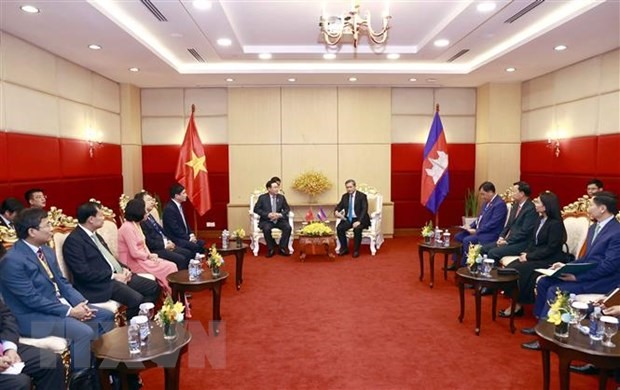 Chủ tịch Quốc hội Vương Đình Huệ tiếp Đại tướng Hun Manet, Phó Tổng Tư lệnh quân đội Hoàng gia, Phó Tư lệnh lục quân Campuchia. Ảnh: TTXVN
