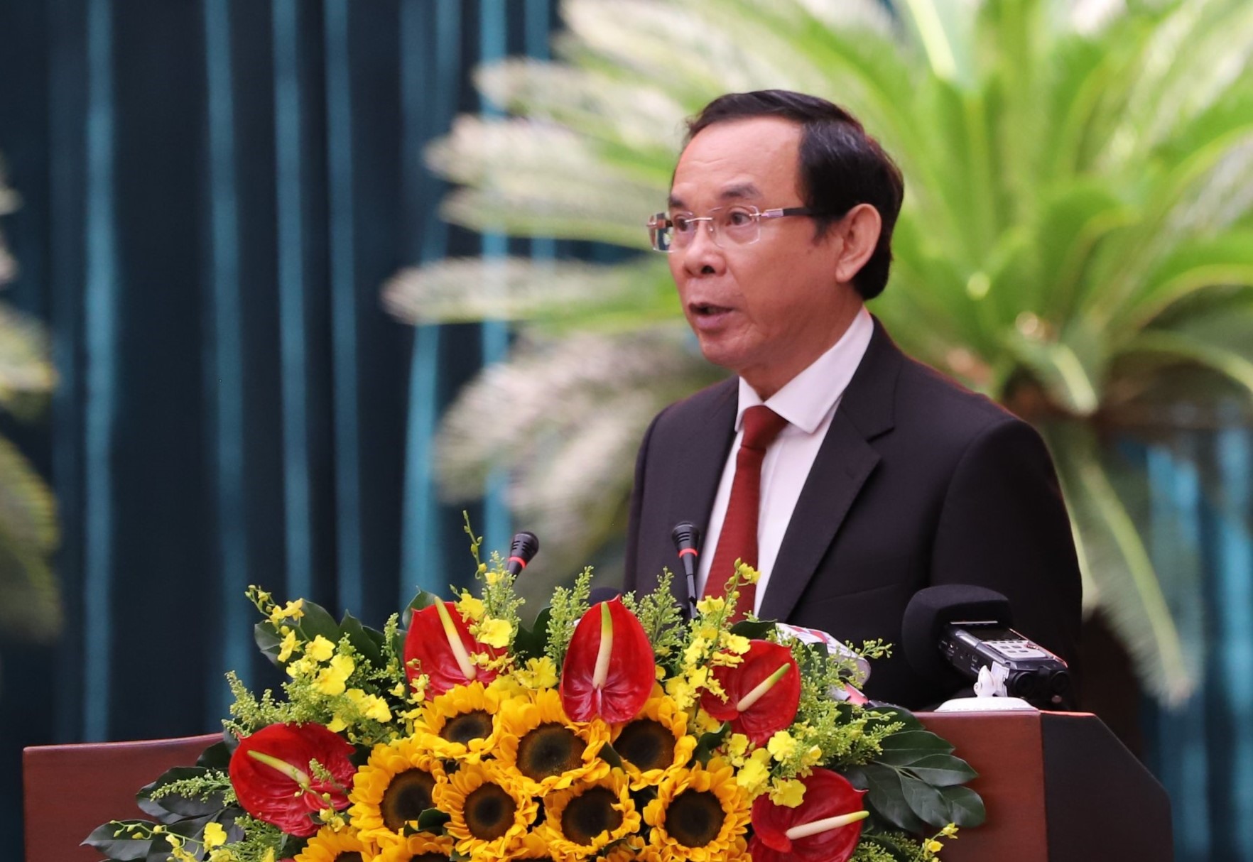 Bí thư Thành ủy TPHCM Nguyễn Văn Nên phát biểu tại hội thảo.   Ảnh: Minh Quân