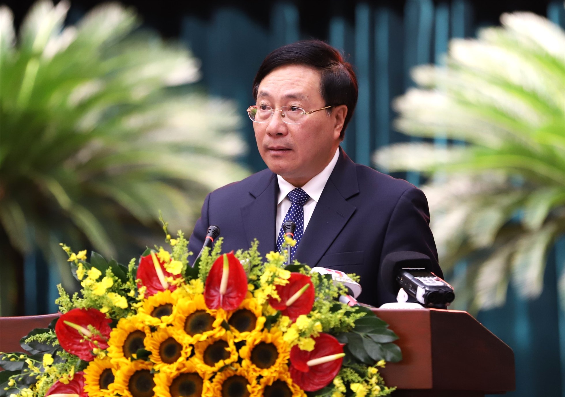 Phó Thủ tướng Thường trực Chính phủ Phạm Bình Minh phát biểu khai mạc hội thảo.  Ảnh: Minh Quân