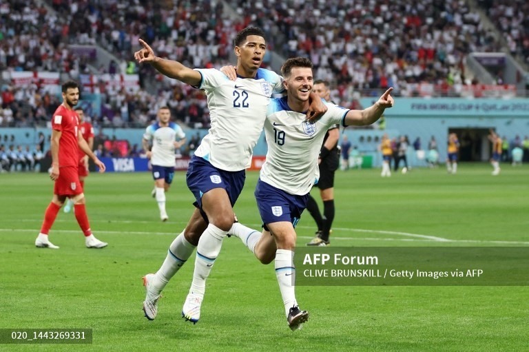 Jude Bellingham (trái) sao trẻ của tuyển Anh là cầu thủ được định giá cao nhất World Cup 2022 trong số hơn 800 cầu thủ đến Qatar. Ảnh: AFP