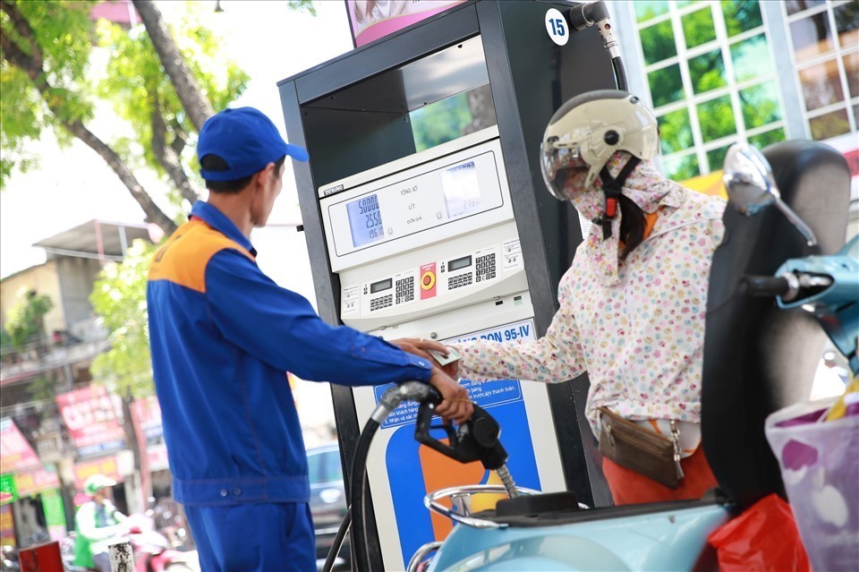 TPHCM đề xuất rút ngắn thời gian điều chỉnh giá xăng dầu. Ảnh: Hải Nguyễn