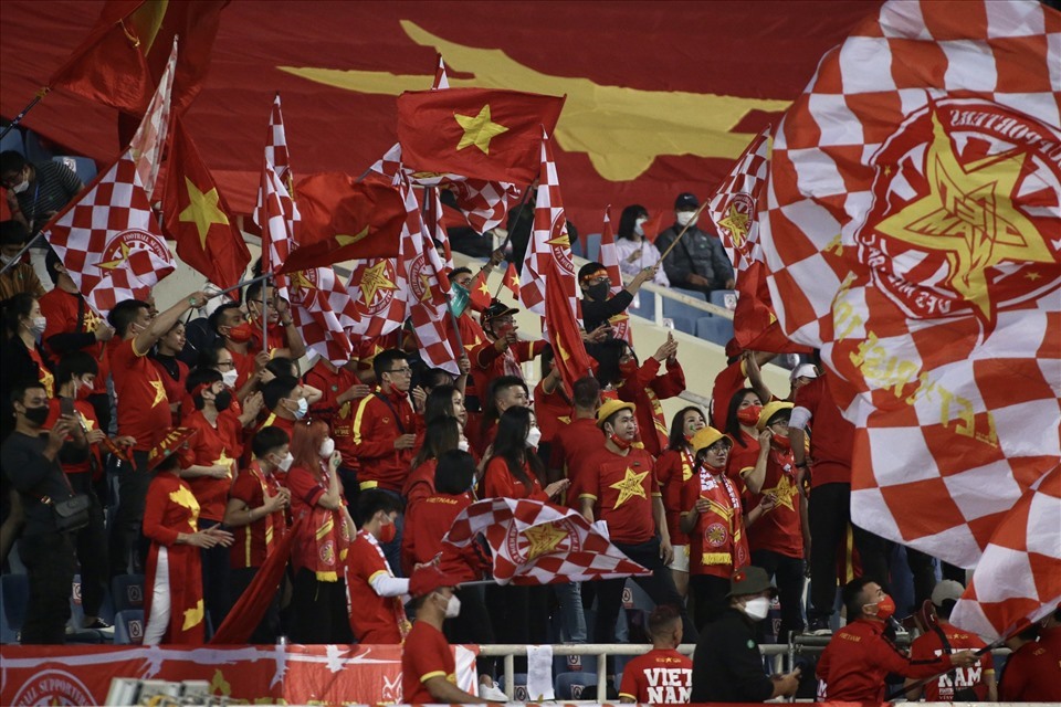 Khán giả có cơ hội trúng thưởng lớn khi đến sân Mỹ Đình theo dõi trận đấu giữa tuyển Việt Nam và Dortmund. Ảnh: Minh Anh