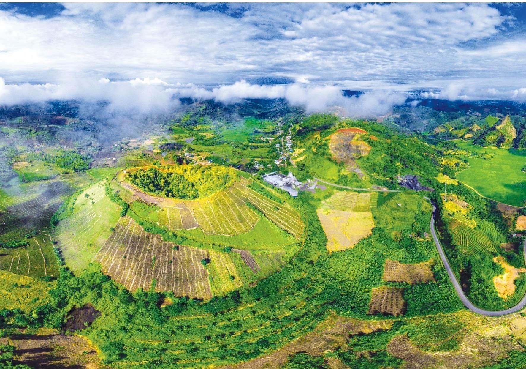 Miệng núi lửa thuộc hệ thống Công viên địa chất UNESCO Đắk Nông. Ảnh: Ban Quản lý Công viên địa chất
