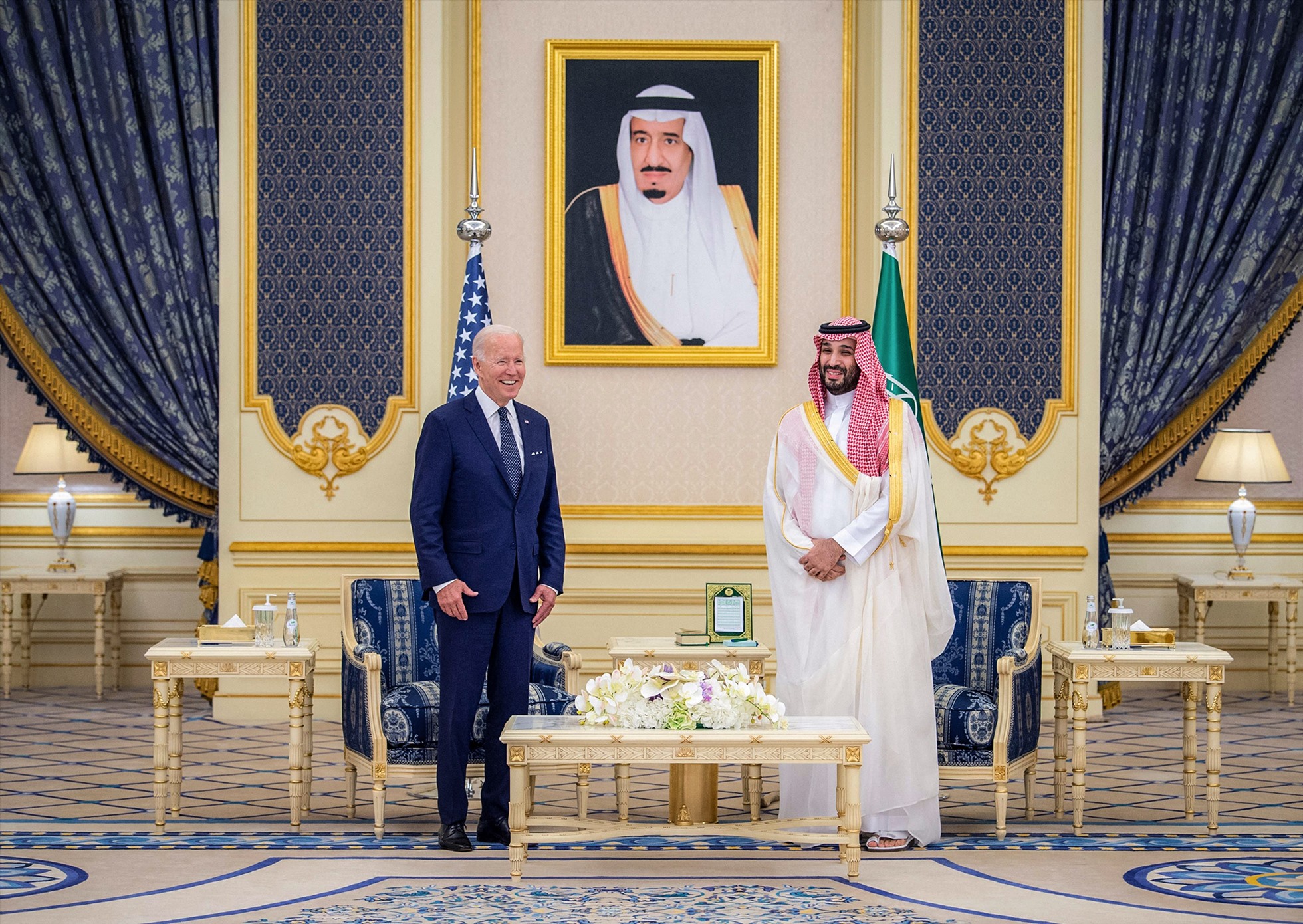 Thái tử Mohammed bin Salman tiếp Tổng thống Mỹ Joe Biden trong chuyến thăm Saudi Arabia, ngày 15.7.2022. Ảnh: AFP