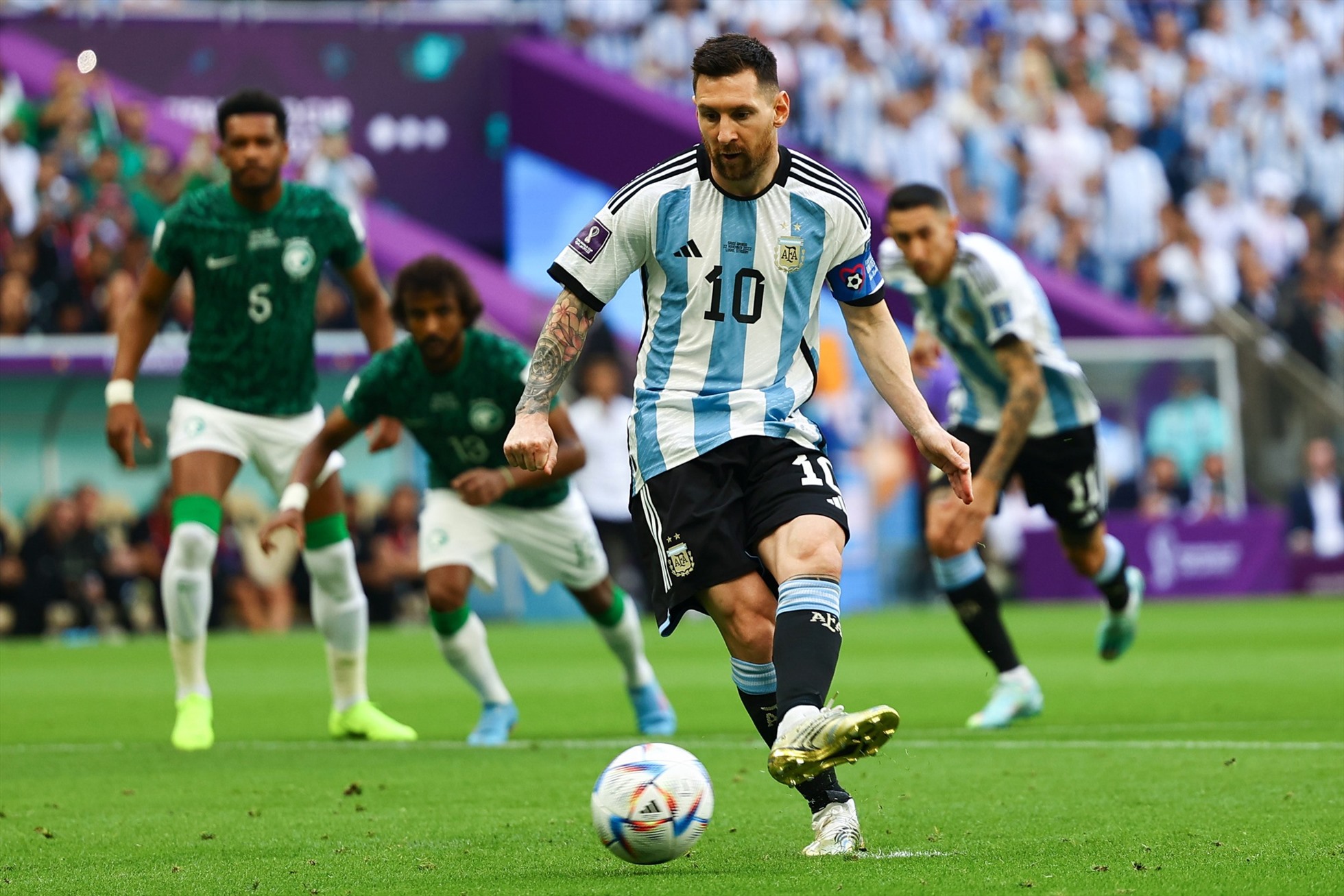 Siêu sao Lionel Messi chỉ để lại dấu ấn với pha lập công trên chấm 11m. Ảnh: FIFA