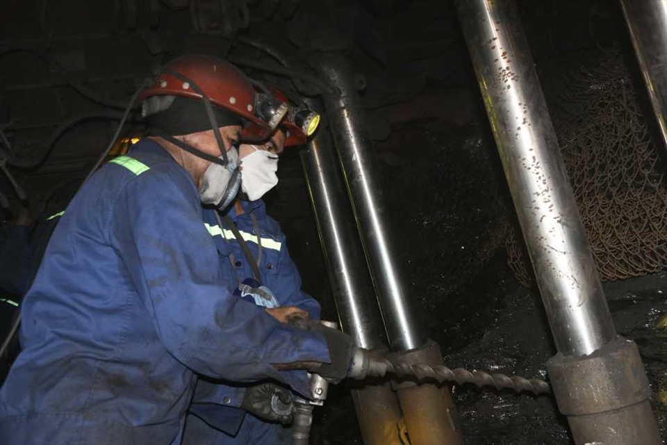 Công nhân ngành than đang ra sức thi đua phấn đấu hoàn thành các chỉ tiêu sản xuất, kinh doanh. Ảnh: Quảng Ninh GOV
