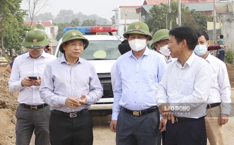 Bộ trưởng Bộ Giao thông Vận tải Nguyễn Văn Thắng kiểm tra tiến độ cao tốc đoạn Dầu Giây - Phan Thiết. Ảnh: Hà Anh Chiến