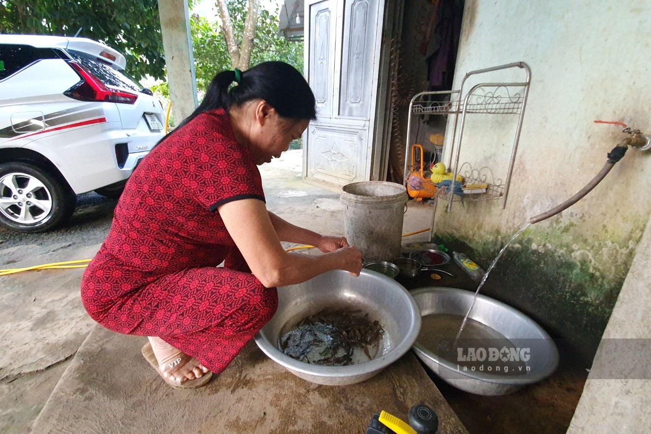 Người dân xã Thu Phong từng ngày mong mỏi sớm có nước sạch dùng cho sinh hoạt.