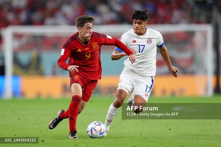 Các nhân tố trẻ của Tây Ban Nha như Gavi và Pedri chơi rất chững chạc trong lần đầu dự World Cup. Ảnh: AFP