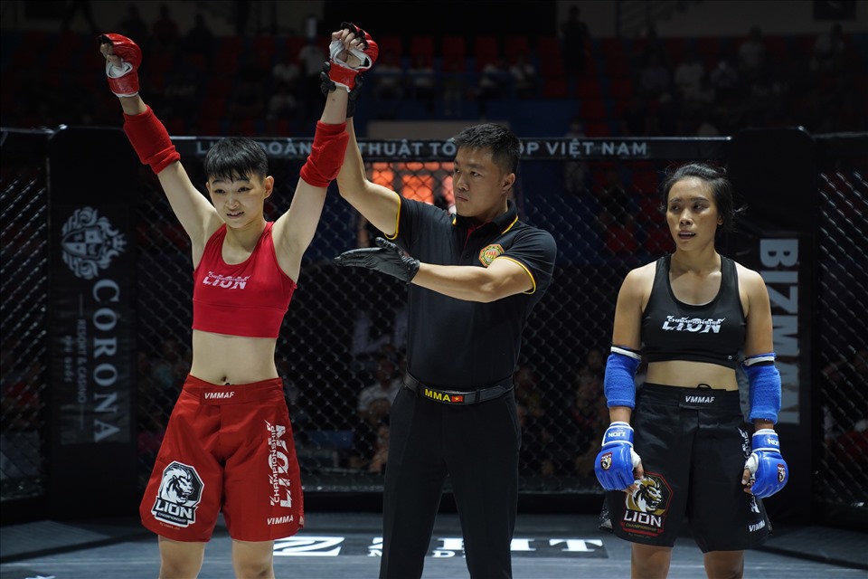 Võ sĩ Nguyễn Vũ Quỳnh Hoa ở hạng cân 52kg. Ảnh: MMA Việt Nam