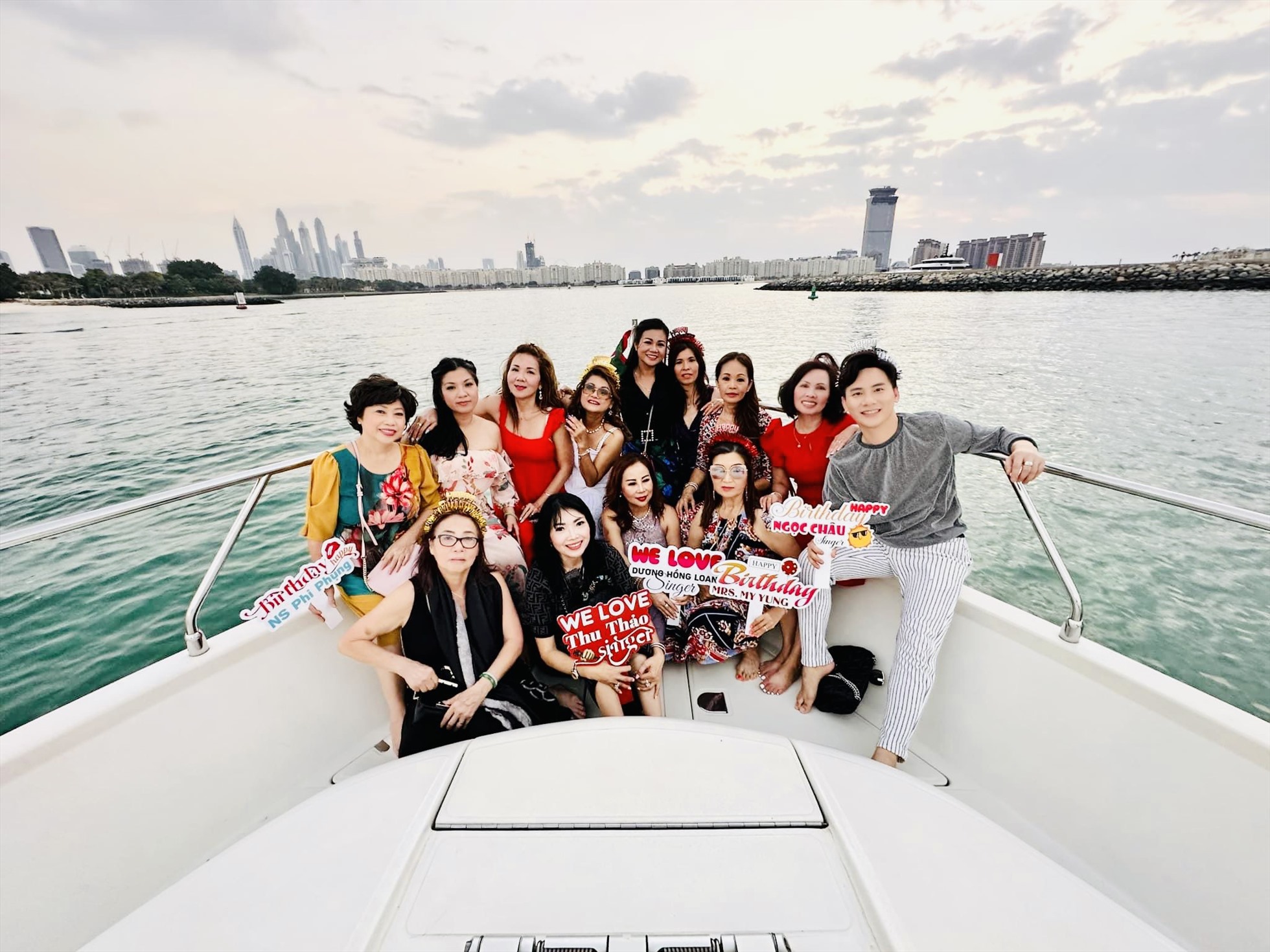 Tiệc sinh nhật sang chảnh trên du thuyền cao cấp 5 sao Saigon Princess   uthuyensaigon2023