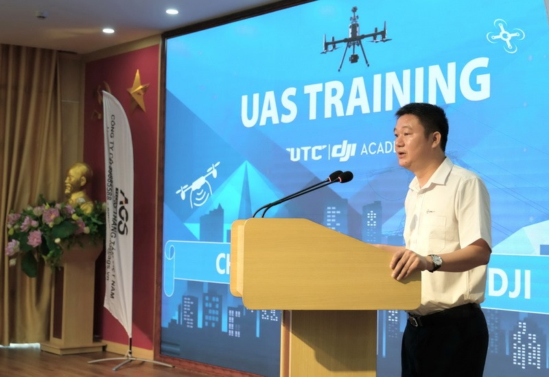 Đ/c Hoàng Xuân Khôi - Phó Bí thư Đảng uỷ, Phó Giám đốc PTC1 phát biểu chỉ đạo tại khoá đào tạo. Ảnh: EVNNPT
