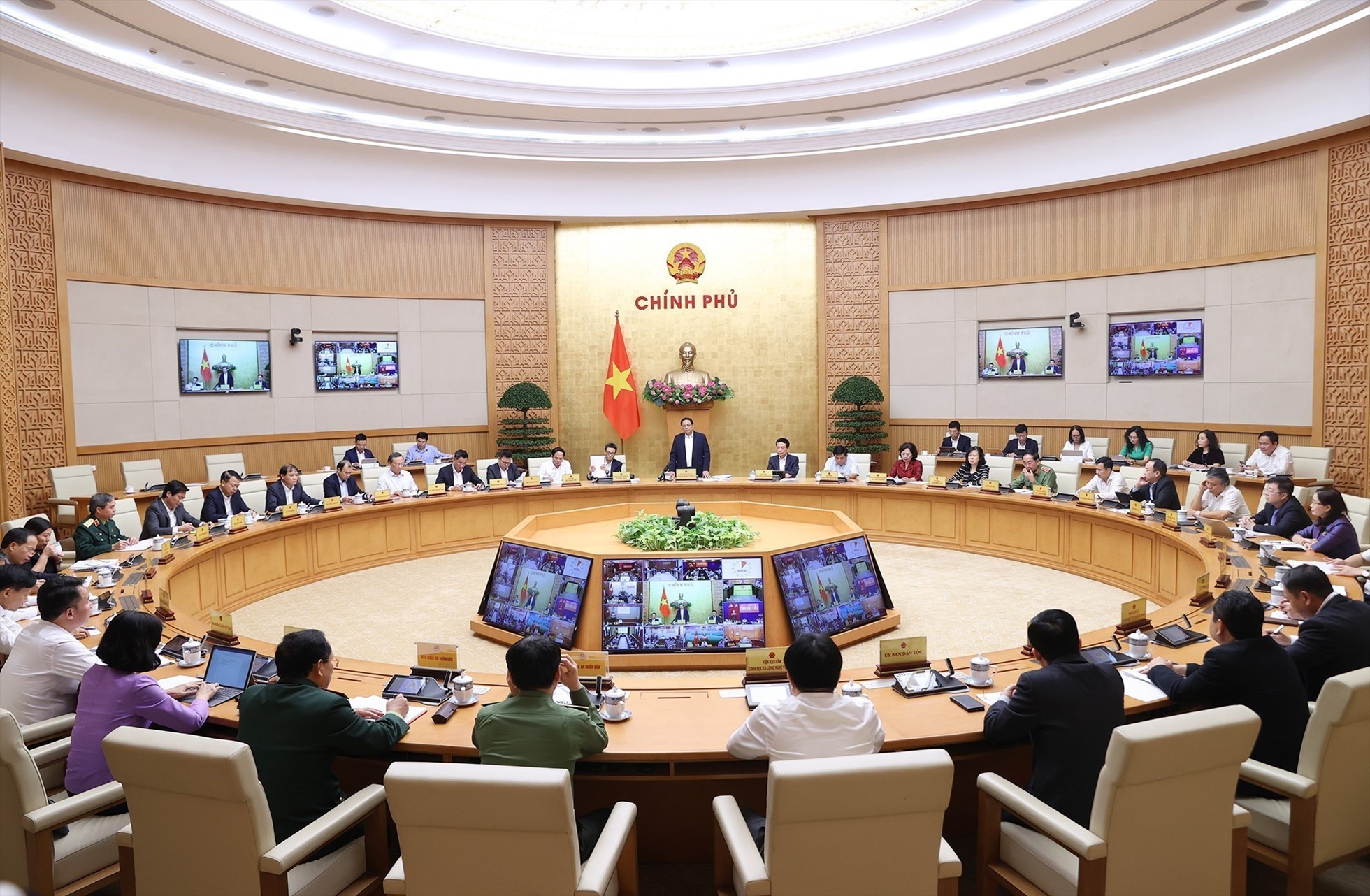 Thủ tướng Phạm Minh Chính chủ trì Hội nghị trực tuyến toàn quốc về truyền thông chính sách. Ảnh: Nhật Bắc