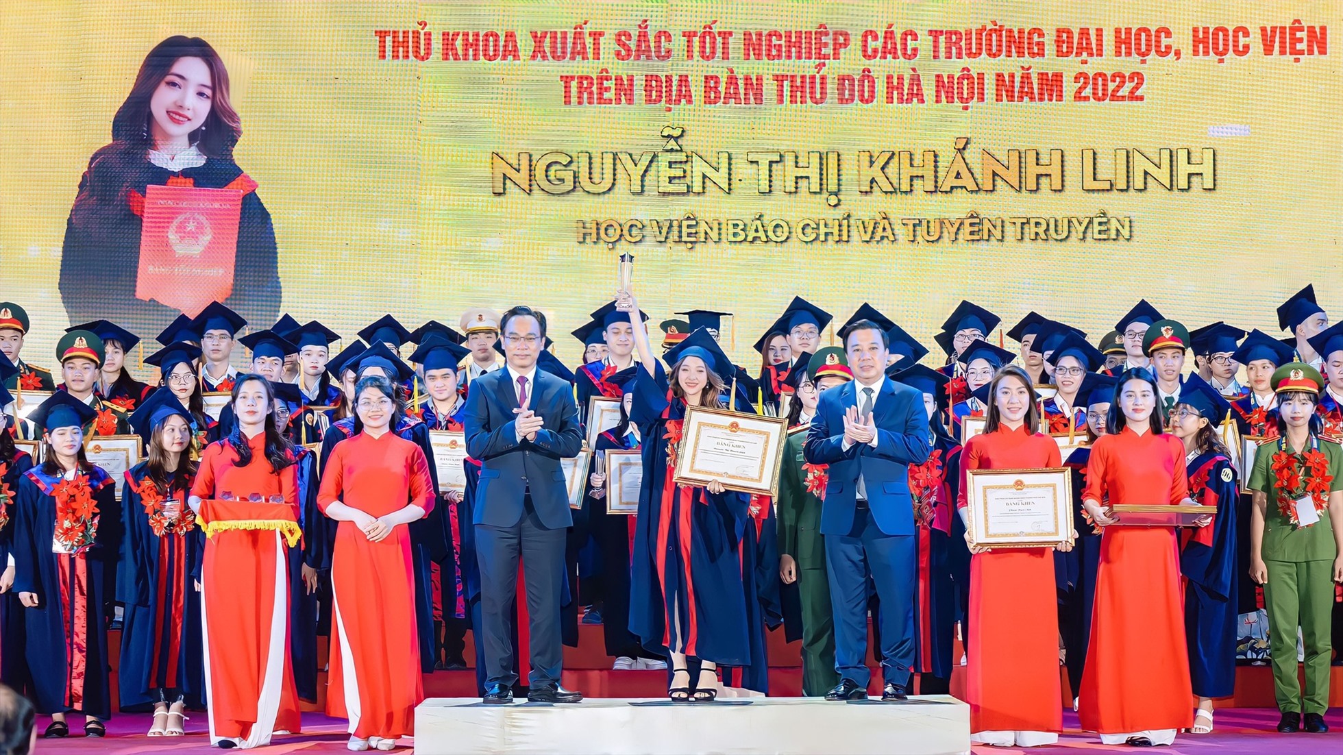 Khánh Linh trở thành thủ khoa đầu ra toàn khóa K38 Học viện Báo chí và Tuyên truyền với 3.81/4 điểm. Ảnh: Nhân vật cung cấp