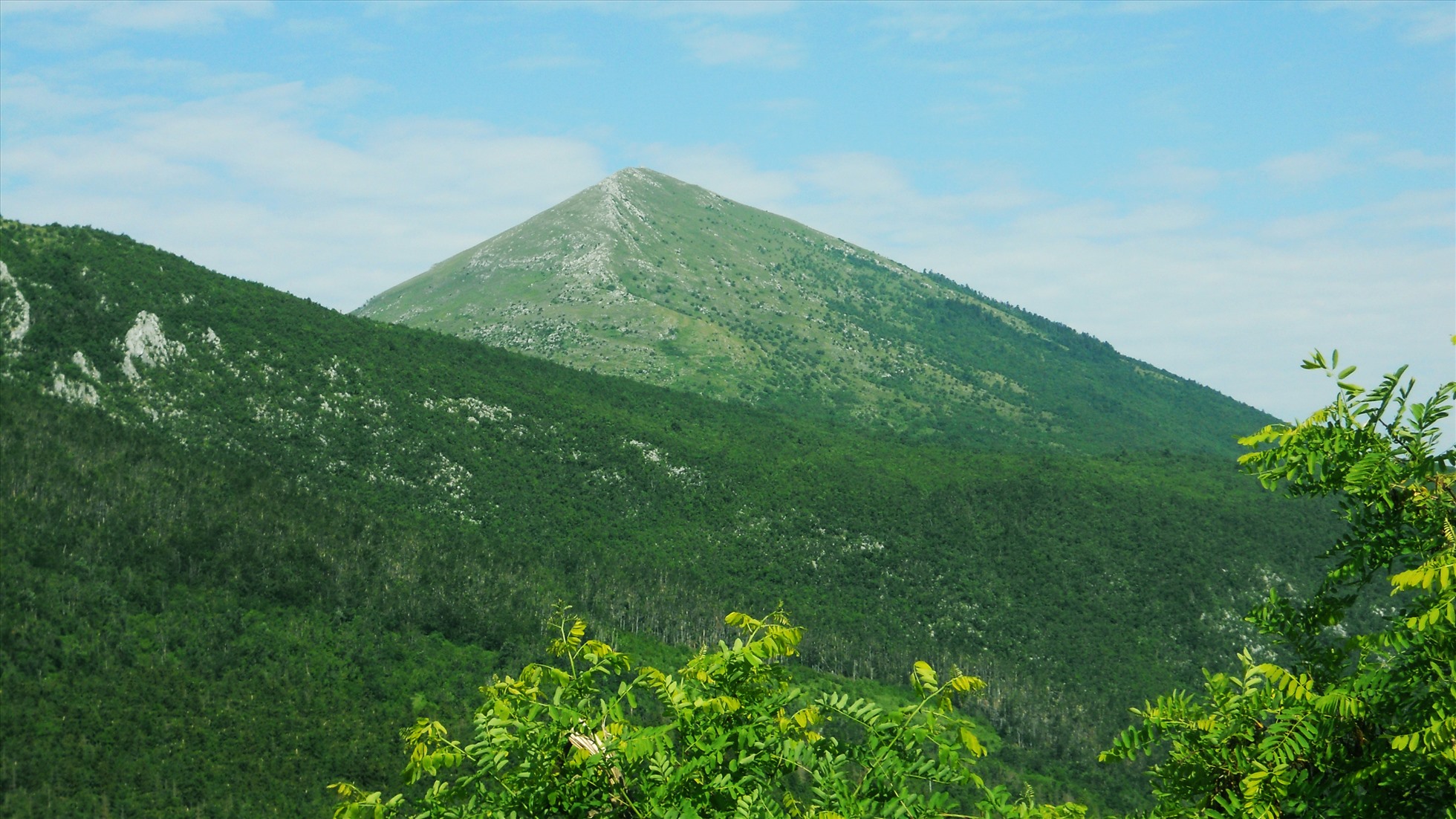 Núi Rtanj nằm ở phía đông Serbia, có chiều cao 1.565m. Ảnh: Anja Ignjatovic/WikiMedia Commons