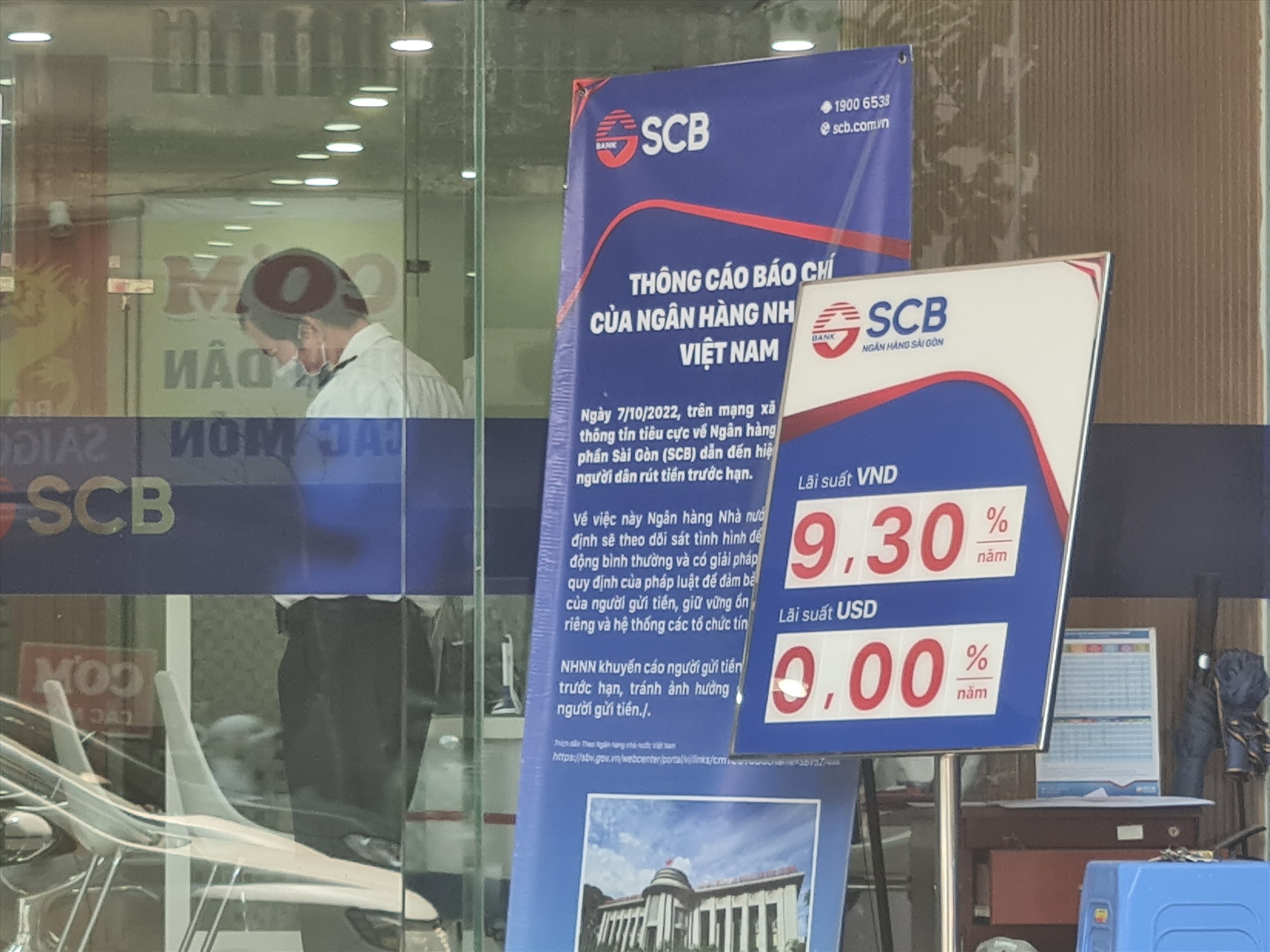 Lãi suất huy động tại nhiều ngân hàng hiện phổ biến ở mức 9-11%/năm. Ảnh: Lam Duy