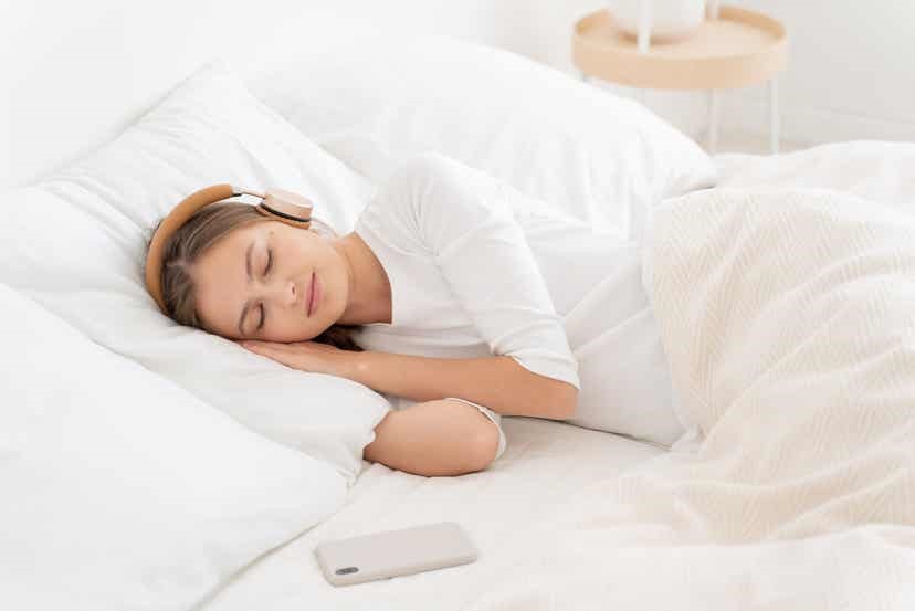 Trong phòng ngủ, nên giảm tiếng ồn để thúc đẩy nghỉ ngơi và tránh các vấn đề sức khỏe. Ảnh: Step to Health