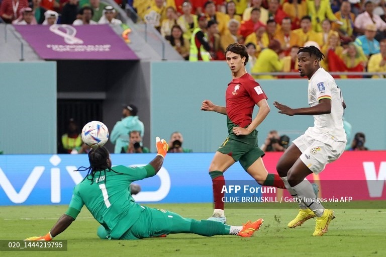 Joao Felix ghi bàn nâng tỉ số lên 2-1. Ảnh: AFP