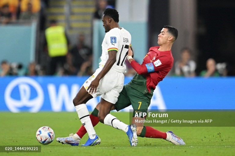 Ronaldo và những pha chạm bóng đầu tiên. Ảnh: AFP