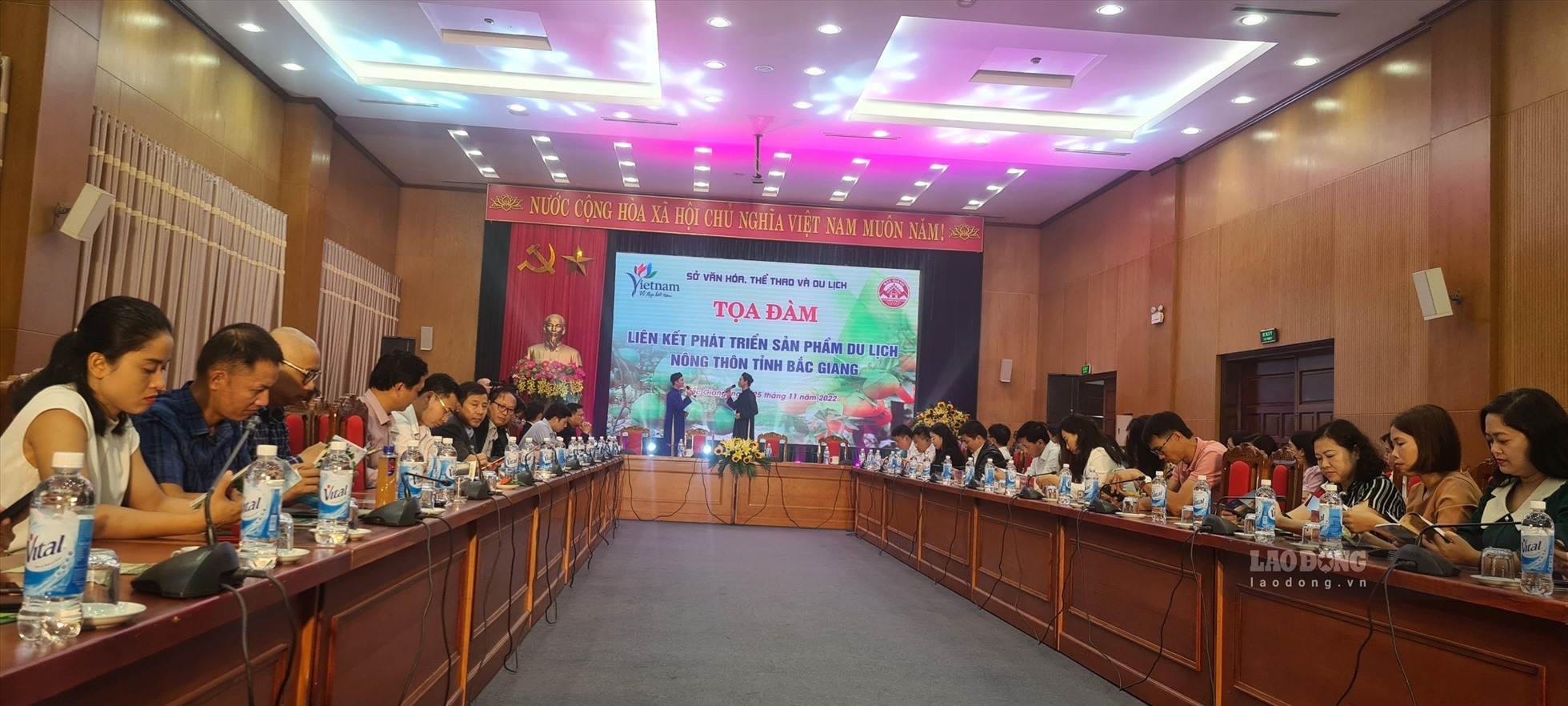 Toàn cảnh buổi tọa đàm.