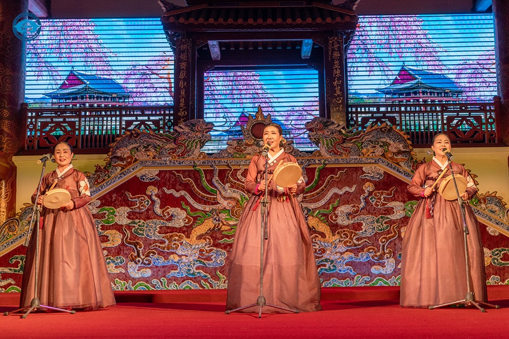 Chương trình do Hội Âm nhạc truyền thống Hàn Quốc, chi nhánh Gyeonggi biểu diễn