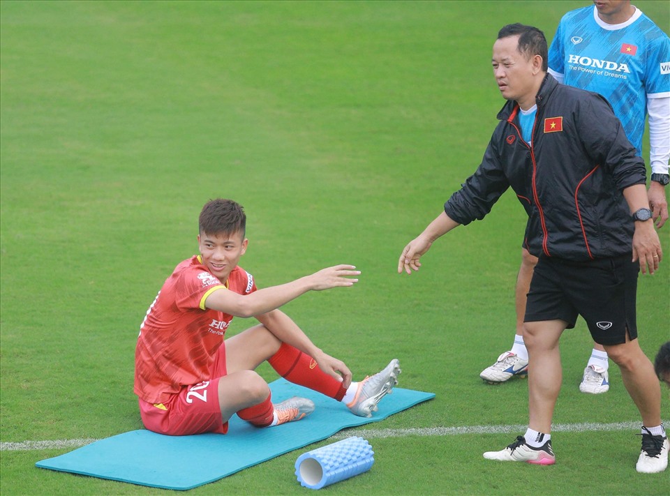 Tuyển Việt Nam tập luyện chuẩn bị cho trận gặp câu lạc bộ Dortmund. Ảnh: Xuân Trang
