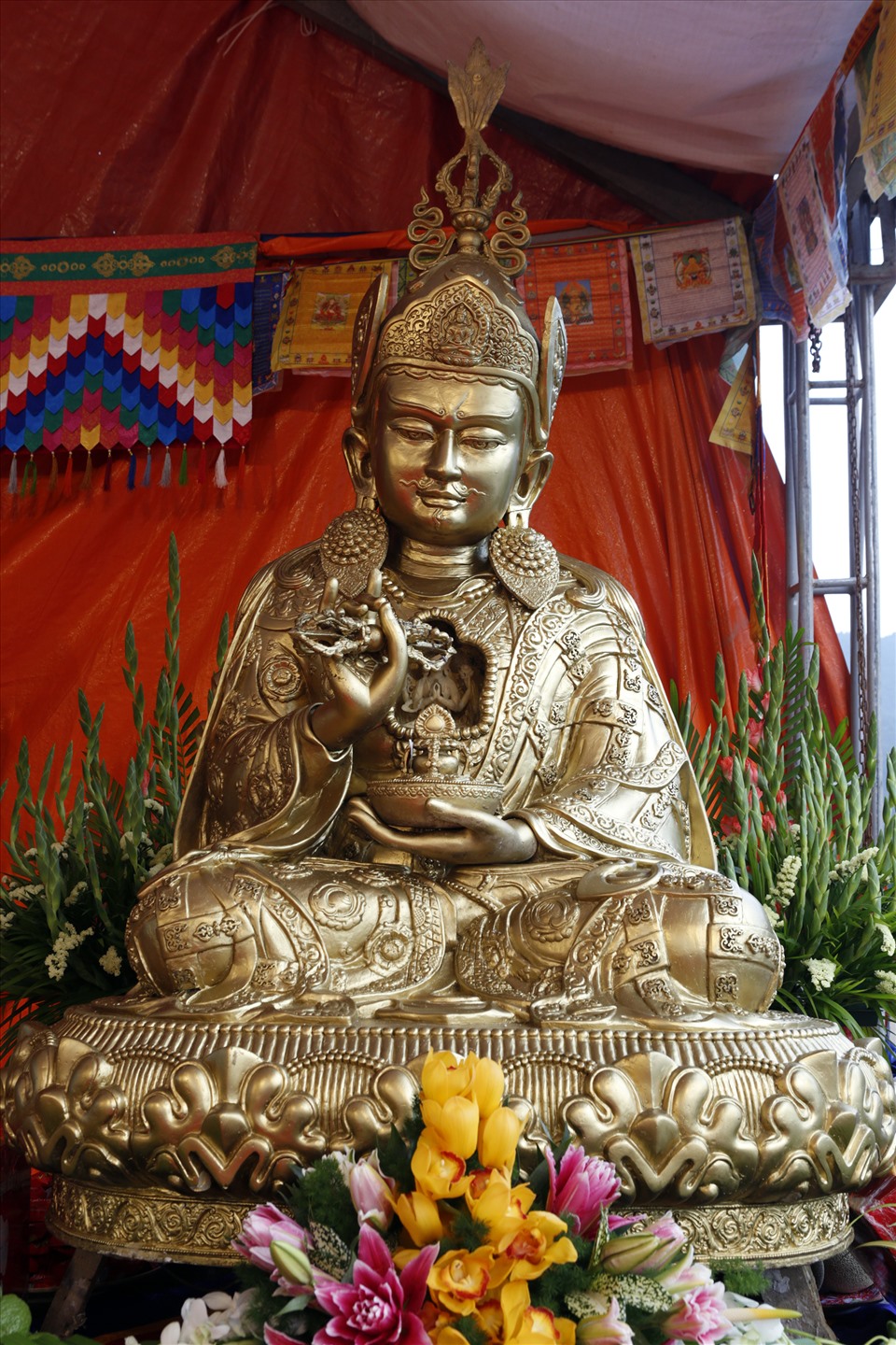 Tôn tượng Phật Liên Hoa Sinh – bản mẫu bằng thạch cao. Ảnh: BTC