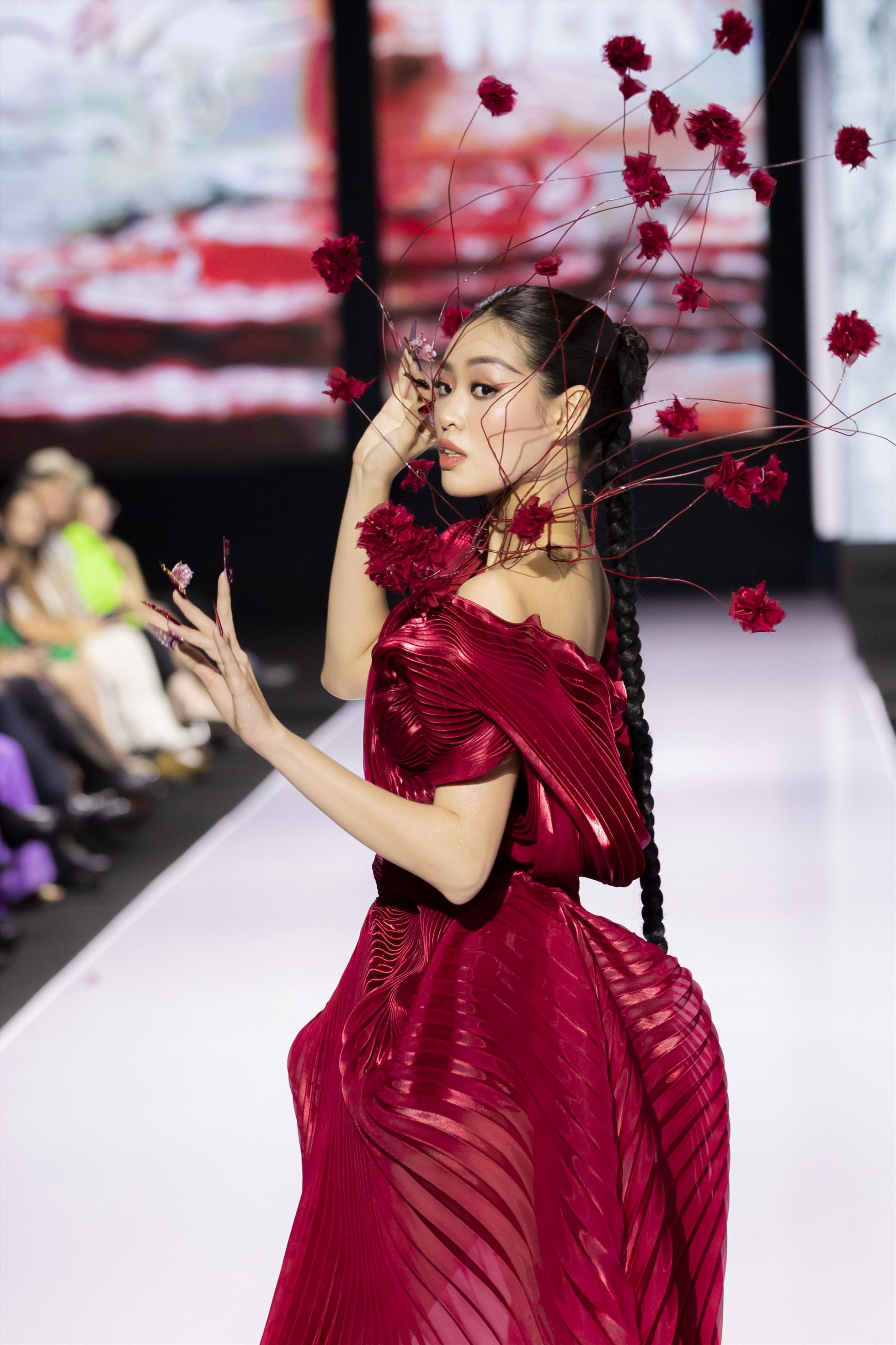 Hoa hậu Khánh Vân có màn trình diễn ấn tượng tại Tuấn lễ Thời trang quốc tế Việt Nam 2022. Ảnh: