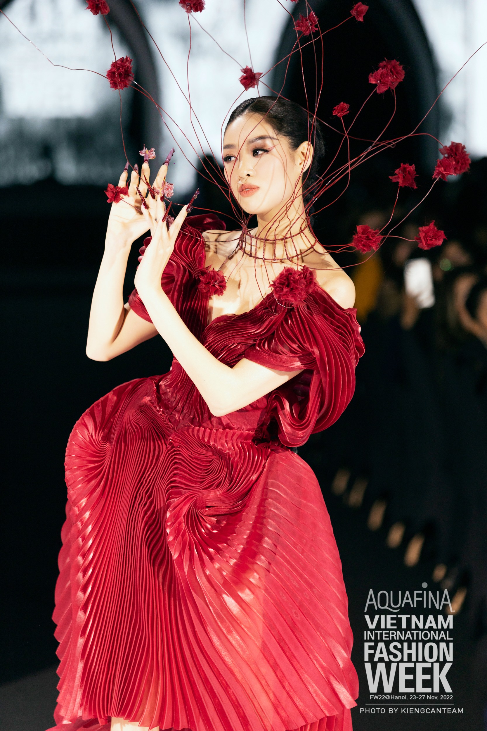Hoa hậu Khánh Vân có màn trình diễn ấn tượng tại Tuấn lễ Thời trang quốc tế Việt Nam 2022. Ảnh: