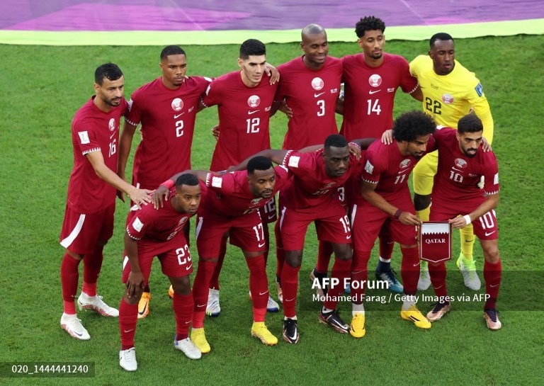 Huấn luyện viên Felix Sanchez có 3 sự thay đổi trong đội hình xuất phát của Qatar. Ảnh: AFP