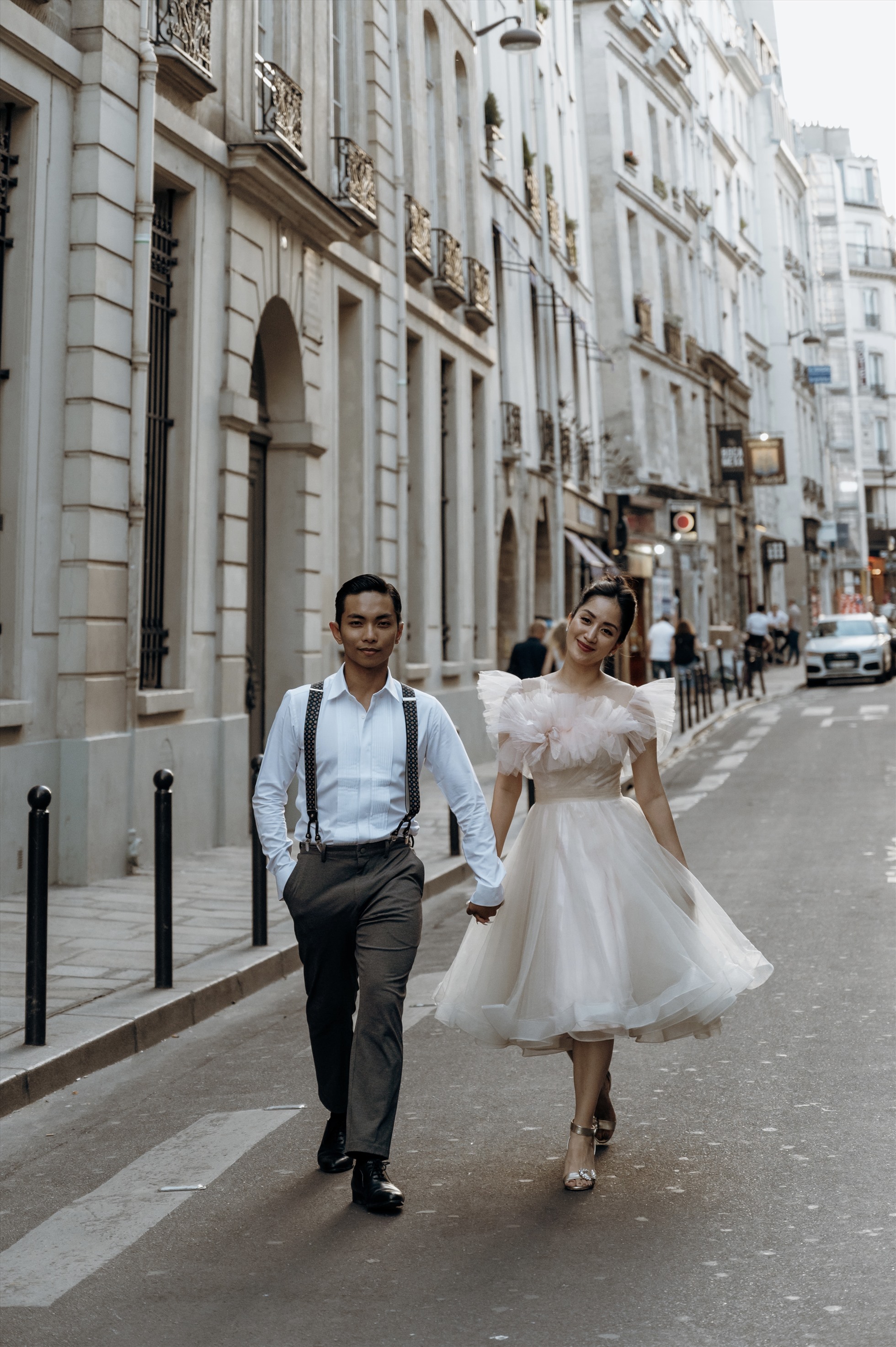 Chất thơ và điện ảnh làm khán giả như mường tượng trong tâm trí những chặng đường yêu của 13 năm dài để thấm những cung bậc thăng trầm của họ.