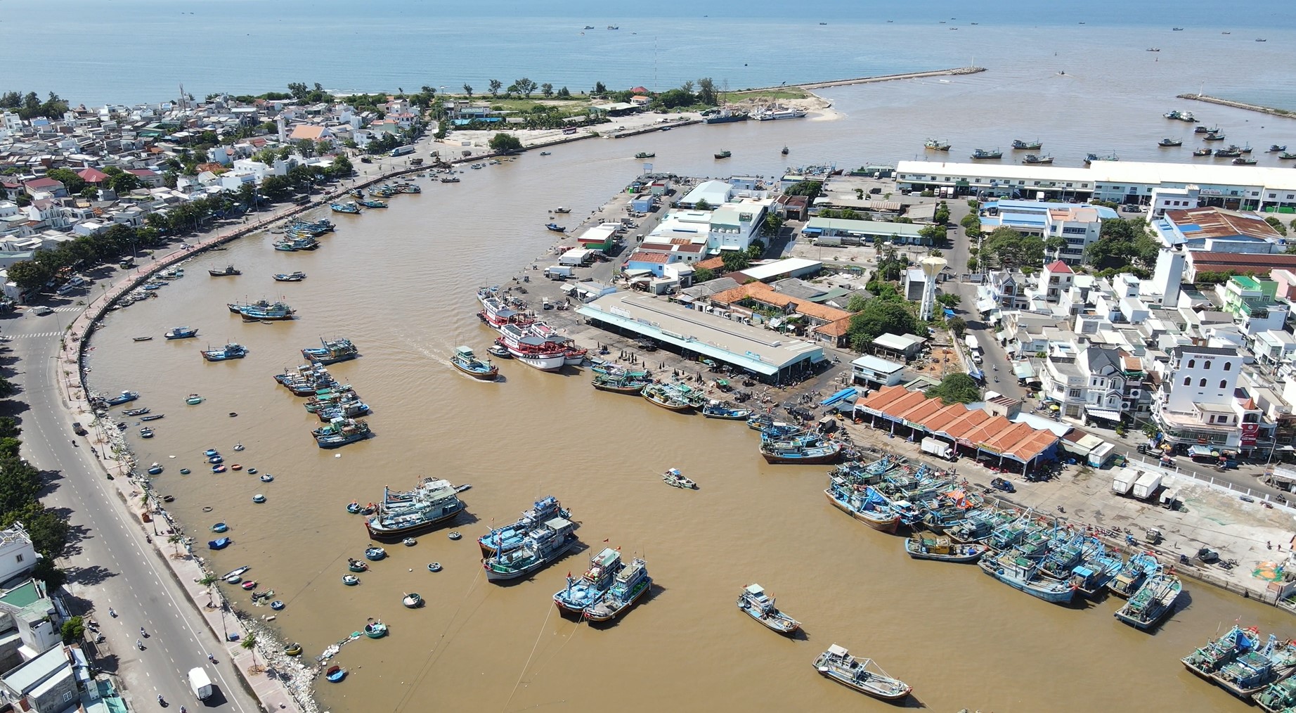 Cảng Phan Thiết, nơi chiếc tàu bị đâm chìm xuất bến. Ảnh: Duy Tuấn