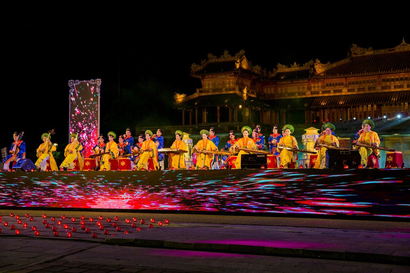 Cách đây gần 20 năm, Nhã nhạc cung đình Huế được UNESCO ghi vào Danh mục Di sản phi vật thể và truyền khẩu của nhân loại, sau đó là Di sản phi vật thể đại diện của nhân loại. Hành trình gần 20 năm bảo tồn và phát huy giá trị, di sản Nhã nhạc ngày một tỏa sáng theo thời gian.
