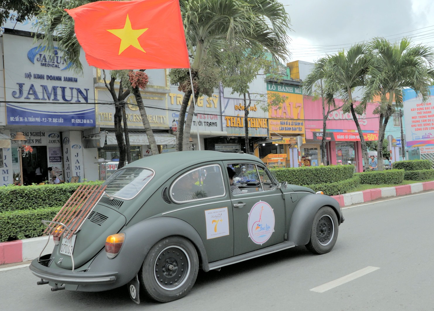 Nhiều chiếc xe độc, lạ cổ điển lần đầu xuất hiện tại tỉnh Bạc Liêu.