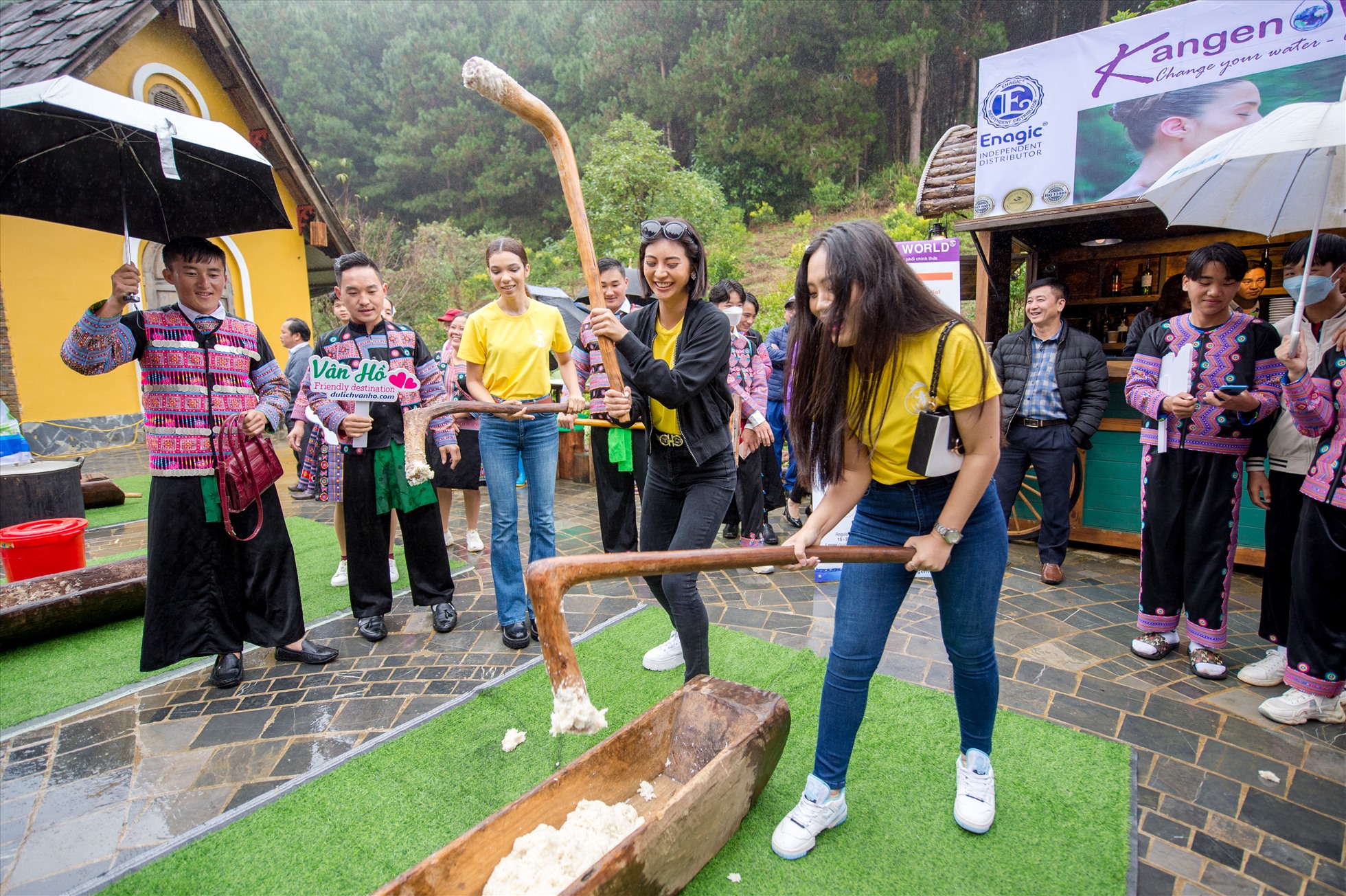 Sơn La là điểm cuối cùng trong hành trình trải nghiệm của các thí sinh tranh tài vòng chung kết Hoa hậu Du lịch Thế giới. Hành trình bắt đầu từ 14.11 đến 26.11 đưa các thí sinh từ nhiều quốc gia trên thế giới qua những danh thắng nổi tiếng tại Hà Nội, Ninh Bình, Phú Thọ, Vĩnh Phúc. Đêm chung kết sẽ diễn ra tại công viên quảng trường Hồ Chí Minh - trung tâm thành phố Vĩnh Yên, tỉnh Vĩnh Phúc vào ngày 3.12.